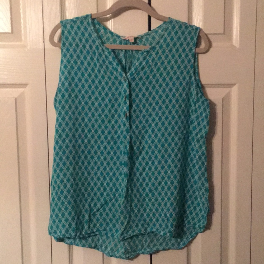 Sleeveless dressy shirt